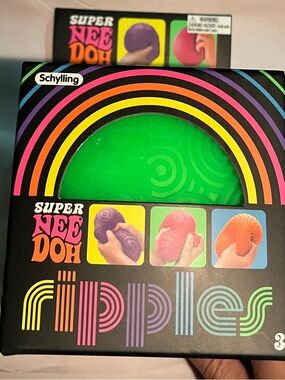 NWT Super NeeDoh Ripples, GREEN, XL Textured Nee Doh Ball